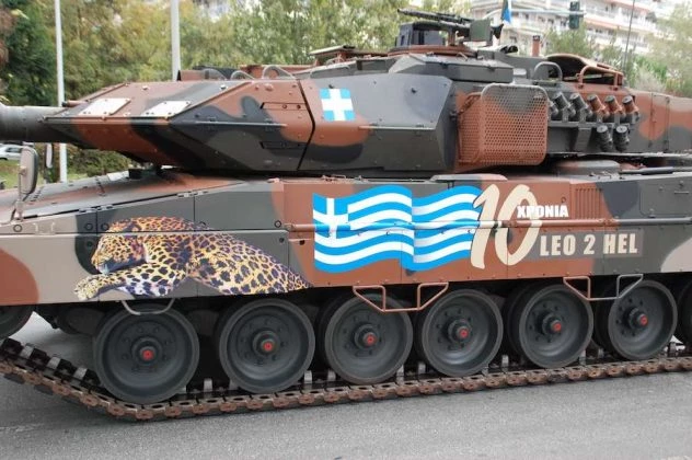 Το άρμα μάχης ΛΕΟΠΑΡΔΑΛΗ που εντυπωσίασε στην παρέλαση! Ποιος και πως το έφτιαξε (εικόνες)